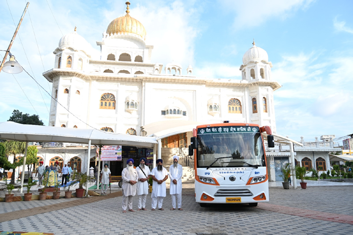 At Gurudwara Singh Shaheedan Sohana, the donor gave a luxurious air-conditioned bus